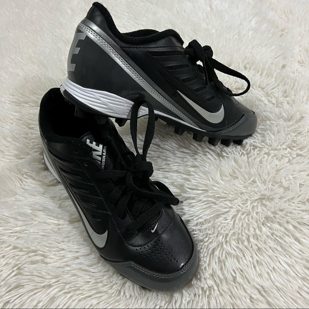 Nike Land Shark 2 Cleats Size 4.5Y 511290-009